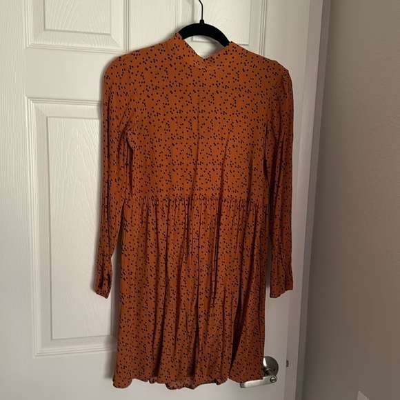Perfect for fall, Mango dress size xs or 2. The tie is in the back of the dress - Picture 1 of 2
